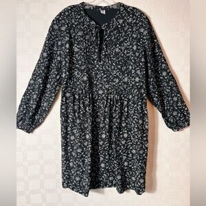 Old Navy Black and white floral print dress XL VNeck Loose Fit.